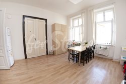 One room available in shared four bedroom apartment on Dominikánské náměstí, Brno - 1