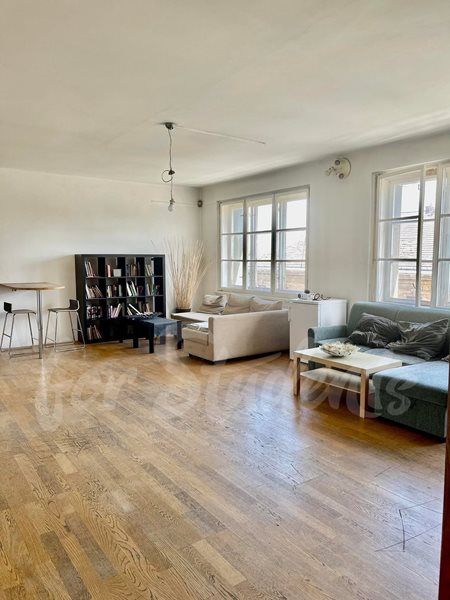 One bedroom available in a female three bedroom apartment in Divišova street, Hradec Králové - R16/25