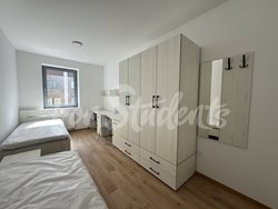 Three beds in shared brand new rooms available in a student's house, Hradec Králové - 639