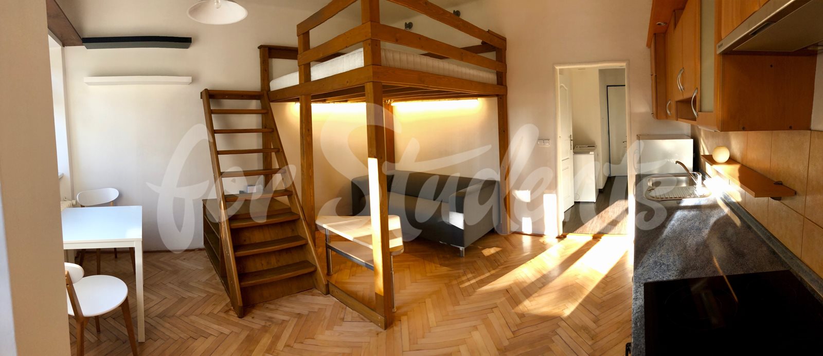 Studio apartment by the river at Smetanovo nábřeží, Hradec Králové